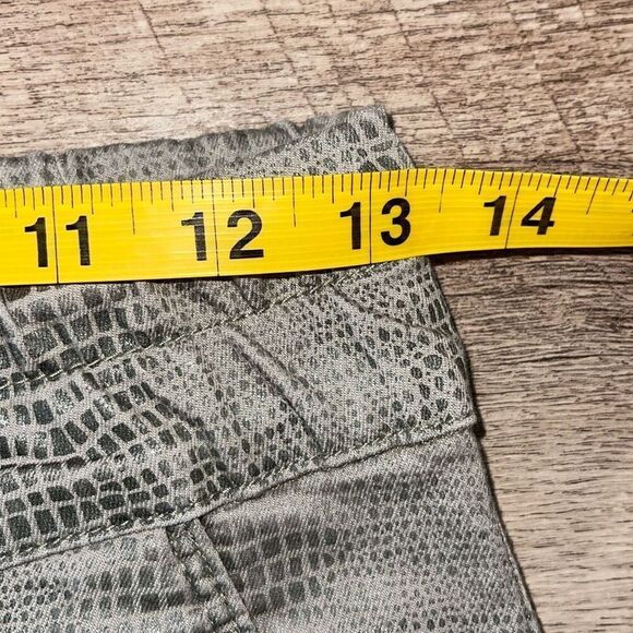 Bevy Flog Shely Original Pant Silver Sage Gray Snakeskin Print Cotton Size 24 (2 - Picture 9 of 11